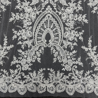 Tissu en dentelle de tulle brodé de perles et de paillettes lourdes blanc GCW-ACUVB120484 pour robe de mariée