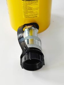 Oferta Especial: Hidráulica Enerpac Homogenea Serie CLP de Acción Simple CLP-2502, Capacidad 250 Toneladas, Capacidad de Carga 45 Milímetros, Tuerca de Bloqueo Tipo Pancake - Product Image 3