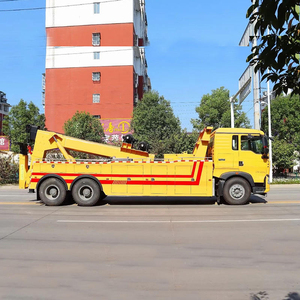 Camion de dépannage HOWO 4x2 avec plateau, treuil et élévateur hydraulique pour le transport et le récupération de voitures - Product Image 3