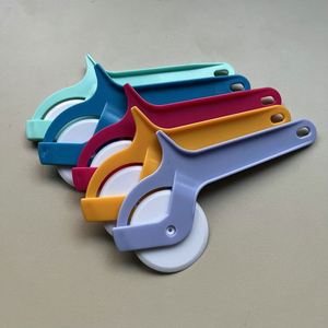 Plastic <b>Roller</b> Pizza Knife <b>Roller</b> Cake Knife Household Kitchen Plastic <b>Roller</b> Pizza Knife - Product Image 3
