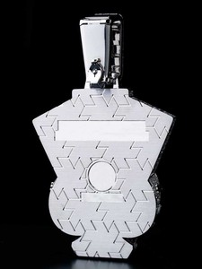 Ciondolo Personalizzato a Forma di Picche con Diamanti Moissanite VVS e Baguette, Set da 3 Pezzi a Forma di Regina, in Argento Sterling S925 - Product Image 3
