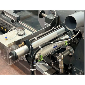 Scie de découpe de précision à double tête CNC intégrée pour la fabrication de fenêtres et de portes en aluminium et PVC - Product Image 6