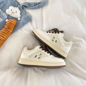 Niche Design Thick <b>Sole</b> White Board Shoes, 2026 Autumn Hot Style, High-value Versatile Casual Sneakers for Young Girls - Product Image 3