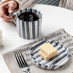 Tasse à café cappuccino en céramique moderne de 280 ml avec poignée et soucoupe, ensemble de tasses à latte rayées et assiette – Nouveauté très prisée - Product Image 3