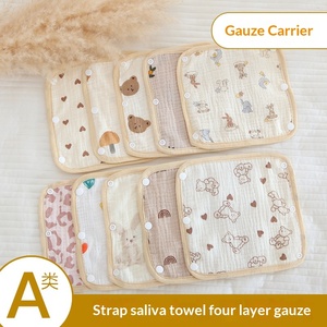 Venta al por mayor de fábrica/OEM: <span class=keywords><strong>Toalla</strong></span> de paño de gasa de 4 capas con correa para el <span class=keywords><strong>hombro</strong></span>, almohadilla de algodón puro a prueba de mordidas para bebés - Product Image 2
