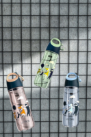 Nouvelle Bouteille d'Eau en Plastique 770ml Style 2026 avec Couvercle Anti-Fuite, Conception Portable pour Boire Directement, Sans BPA, Compatible Lave-Vaisselle pour l'Extérieur