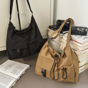 Bolso bandolera de hombro portátil, plisado, impermeable, retro y de alta calidad para mujer. - Product Image 3