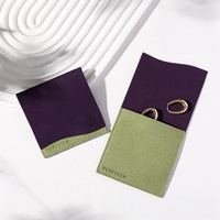 Mikrofaser-Schmuckbeutel 8x8cm Luxus-Geschenkumschlag mit Individuellem Logo Farbblock-Design Faltbar Minimalistischer Stil