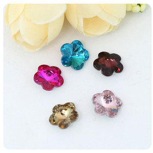 คริสตัลรูปดอกไม้ 12 เหลี่ยม สำหรับตกแต่งเคสโทรศัพท์ DIY - Product Image 1