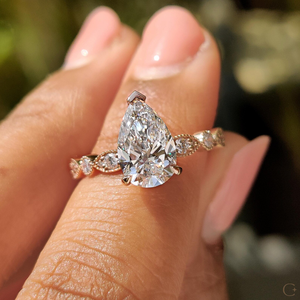 Bague en diamant de laboratoire contemporain de qualité supérieure, bande simple, pierre précieuse étincelante, idéale pour les occasions élégantes, bijoux raffinés - Product Image 1