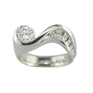 Anello con Accento in Cristallo a Forma d'Onda per Donne, Tono Argento, Accessorio Minimalista alla Moda per Uso Quotidiano e Feste - Product Image 1
