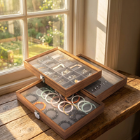 Vitrine de présentation en noyer gris foncé pour bijoux : bracelets, colliers, bagues, boucles d'oreilles