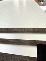 Panneaux de particules de haute qualité pour la fabrication de meubles