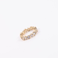 Bague d'éternité vintage en acier inoxydable plaqué or 18 carats, motif vague, entièrement pavée de zircone cubique, empilable, pour femme
