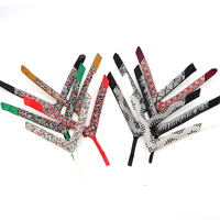 Matériau de chaussure effet mouillé avec boucle triangulaire multicolore, boucle à trois points, lacets ajustables et diamants