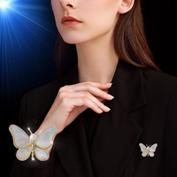 Nouveau modèle naturel nacre chrysalide perle papillon broche élégant pardessus costume broche personnalité broche