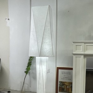 Lámpara de Pie Poligonal Minimalista con Fuente de Luz LED para Hogar, Sala de Estar, Hotel, Villa, Diseño Artístico y Creativo - Product Image 1