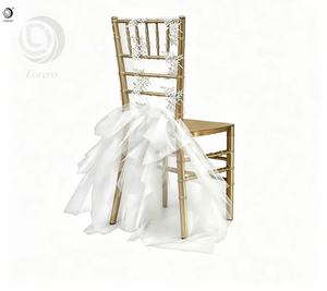 Coprisedia in <span class=keywords><strong>Tulle</strong></span> con Applicazioni in Pizzo e Gonna Arricciata per Cerimonie Nuziali con Sedie Chiavari Dorate - Product Image 1