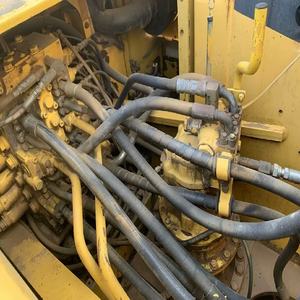 Pelleteuse hydraulique sur chenilles KOMATSU PC200-8E de 20 tonnes Châssis solide et chenilles larges PC200 Japon Original à vendre - Product Image 4