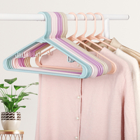 LINDON Cintres en plastique colorés peu encombrants, lot de 20/30/50, pour la lessive et le placard – Meilleures ventes