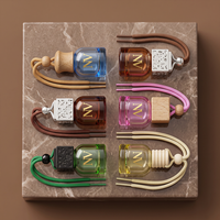 Bouteille de parfum pour voiture en verre coloré avec bouchon en bois naturel, diffuseur de parfum auto vide, petit flacon en verre à suspendre