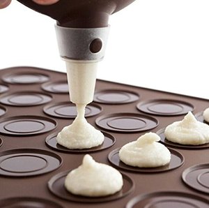 <span class=keywords><strong>Kit</strong></span> de cuisson pour macarons en silicone 48 cavités avec pot à tuyauterie et 4 buses - Product Image 2