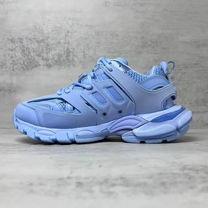 Chaussures LED 3.0 de marque de luxe tendance, rehaussantes, pour hommes et femmes, idéales pour la course et le sport. - Product Image 1