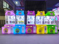 Mini machine de jeu de grue d'ours à pièces populaire Construction en plastique en métal durable d'un an avec une machine de cadeau à pince