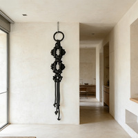 Décoration murale en corde noire à nœuds épais et pompons pour les marques de décoration intérieure et les détaillants transfrontaliers