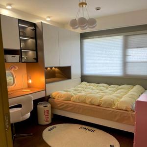 <span class=keywords><strong>Lit</strong></span> Tatami Artisanal en Bois Massif avec Bibliothèque et Meuble Latéral – Solution de Rangement Polyvalente pour Chambre d'Hôtes de Villa de Luxe Léger - Product Image 2