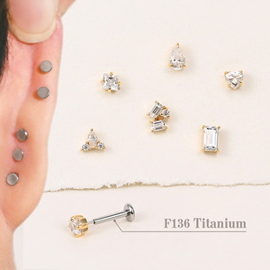 14K 纯金莫桑钻 G23 级钛金属防过敏防水推入式平背穿孔耳钉 - Product Image 1