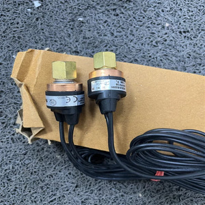 สวิตช์แรงดันแบบ ACB รุ่น 061F6138 ยี่ห้อ Danfoss แบบ SPDT ติดตั้งแบบ Cartridge สำหรับระบบทำความเย็น - Product Image 1