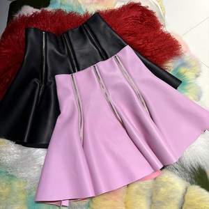 Minigonna a Vita Alta in Vera Pelle Liscia per Donna, con Zip Frontale Asimmetrica e Orlo Svasato - Product Image 4