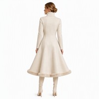 Robe Midi Femme Col Roulé Effet Daim 300G à Manches Longues et Bordure en Fausse Fourrure, Style Luxe Alpin Whistler, Personnalisable, Vente en Gros