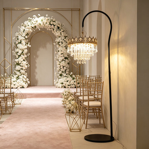Lampada da Terra in Cristallo a Forma di Corona con Gocce di Cristallo a Cascata, Ideale per Decorazioni del Tavolo Nuziale e Sfondi per Matrimoni - Product Image 1