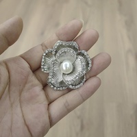 Approvisionnement direct usine transfrontalier Nouvelle boucle de chaussure de luxe légère en zinc avec fleur de perle et strass, accessoire pour chaussures à talons hauts
