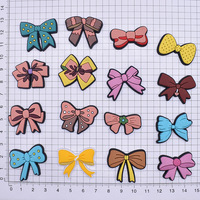 Breloques en caoutchouc PVC personnalisées avec logo, petites quantités minimales de commande, lettres Kawaii, fleurs, décorations pour sacs fourre-tout, sacs de plage et sabots