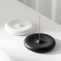 Plateau porte-encens en céramique minimaliste de 12,3 cm en gros |   Brûleur rond noir mat avec récupérateur de cendres, directement de l'usine