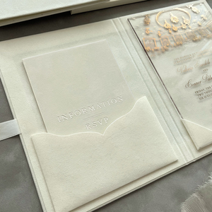 การ์ดเชิญงานแต่งงานแบบกำหนดเองได้ ปกแข็งกำมะหยี่หรูหราสีครีม พร้อมชุดอะคริลิกใสเงาสง่างาม - Product Image 5