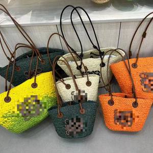 Sac à main de luxe pour femme, pochette tressée en osier tendance, sac à bandoulière en paille durable avec deux broderies et doublure en polyester - Product Image 5