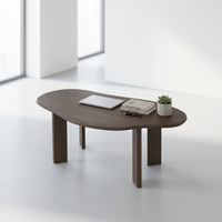 Bureau foncé de forme irrégulière au design moderne et épuré