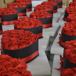 UKIQUEEN Vente en gros à bas prix Préservé Charme Fleur Préservé Équateur Fleurs Noir Doré <span class=keywords><strong>Rose</strong></span> <span class=keywords><strong>Éternelle</strong></span> - Product Image 1