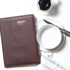 Menu de restaurant personnalisé en gros, couverture de menu rembourrée au toucher doux, 8,5 x 14, avec bande élastique - Product Image 2