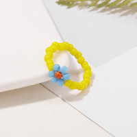 Großhandel Korea Style Phantasie kleine süße farbige Plastiks amen Reis perlen Ring elastisch verstellbare Gänseblümchen Blumen ring für Frauen Damen