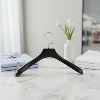 Offre Spéciale – Cintres Personnalisés avec Logo pour Hôtels, Magasins, Costumes, Manteaux, Pantalons, Jupes, Jeans – Cintres en Plastique pour Vêtements et Chemises
