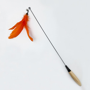 Bâtonnet à chat en bois massif CFA, qualité compétition, avec ressort, clochette, plumes et tête remplaçable. - Product Image 4