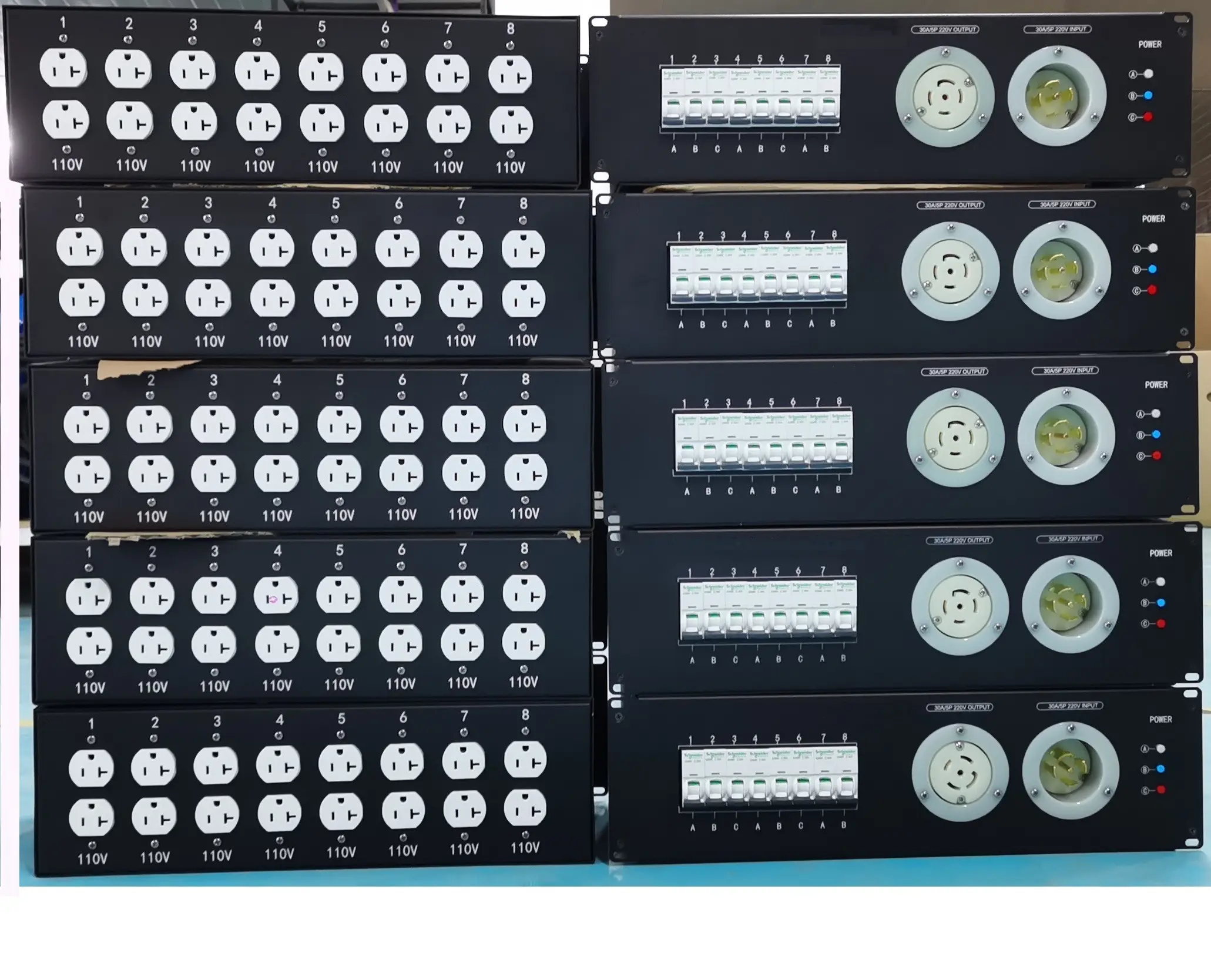 ट्विस्ट लॉक 30amp इनलेट वितरण रैक डिस्ट्रो पैनल बॉक्स विद्युत ऊर्जा वितरण