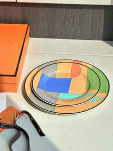 Nouvelle Décoration Nordique pour la Maison : Assiettes et Plats de Présentation en Porcelaine Écologique pour Votre Table à Manger - Product Image 3