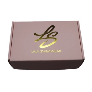 Caja de Cartón Corrugado Rosa Personalizada con Diseño de Avión para Uniformes JK, Cosméticos, Comercio Electrónico Transfronterizo - Product Image 1
