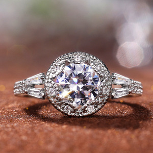 Anello di Fidanzamento a Mezzaluna con Zirconi per Donne, Elegante Gioiello da Dito alla Moda - Product Image 5